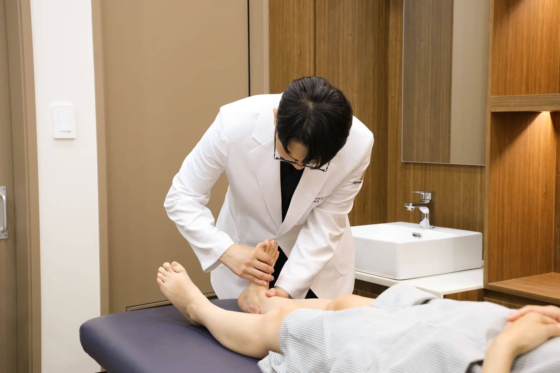 Gordonmadi clinic — care hero ankle exam sj2 0107