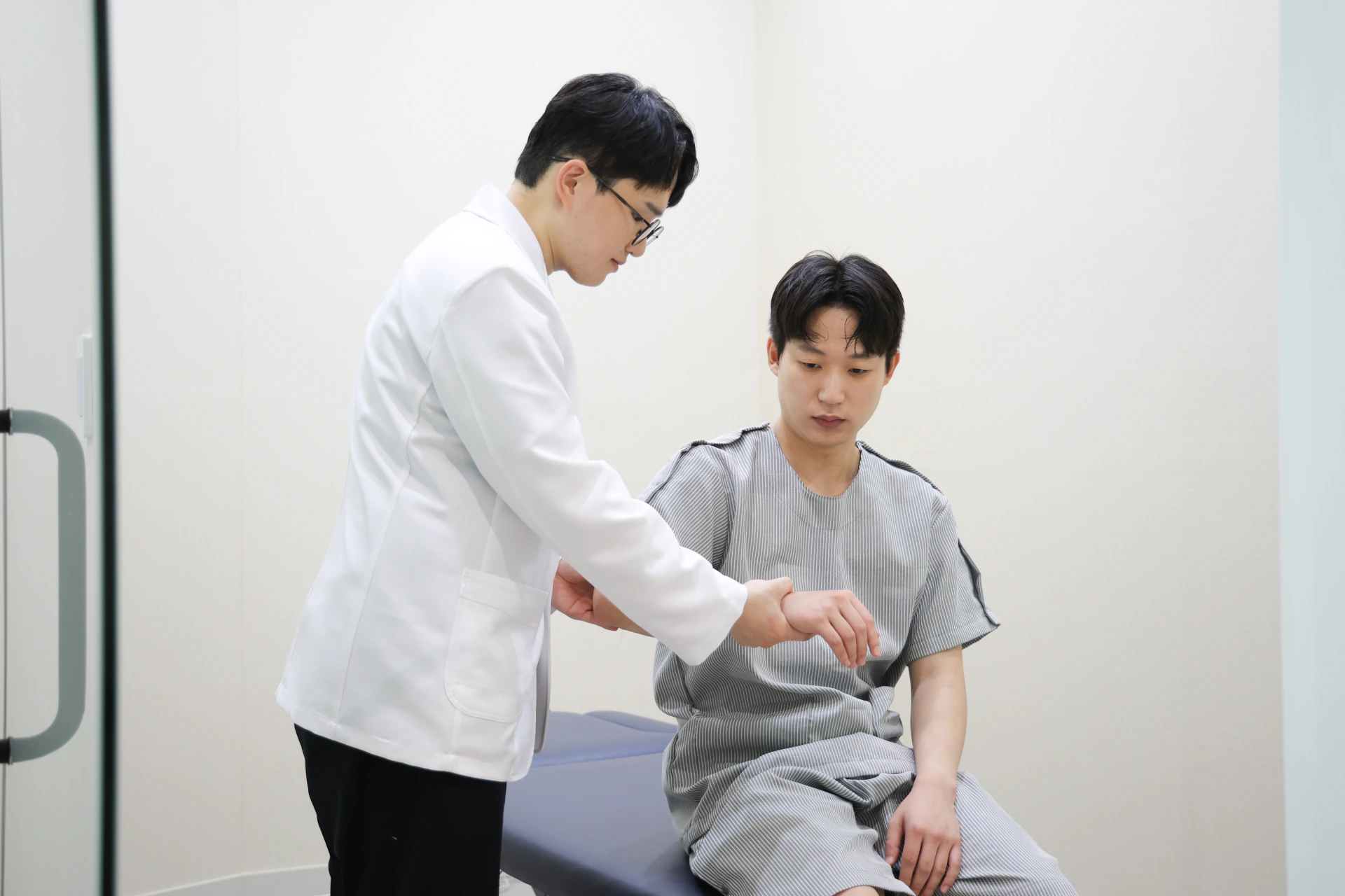 Gordonmadi clinic — care hero wrist elbow sj2 0431