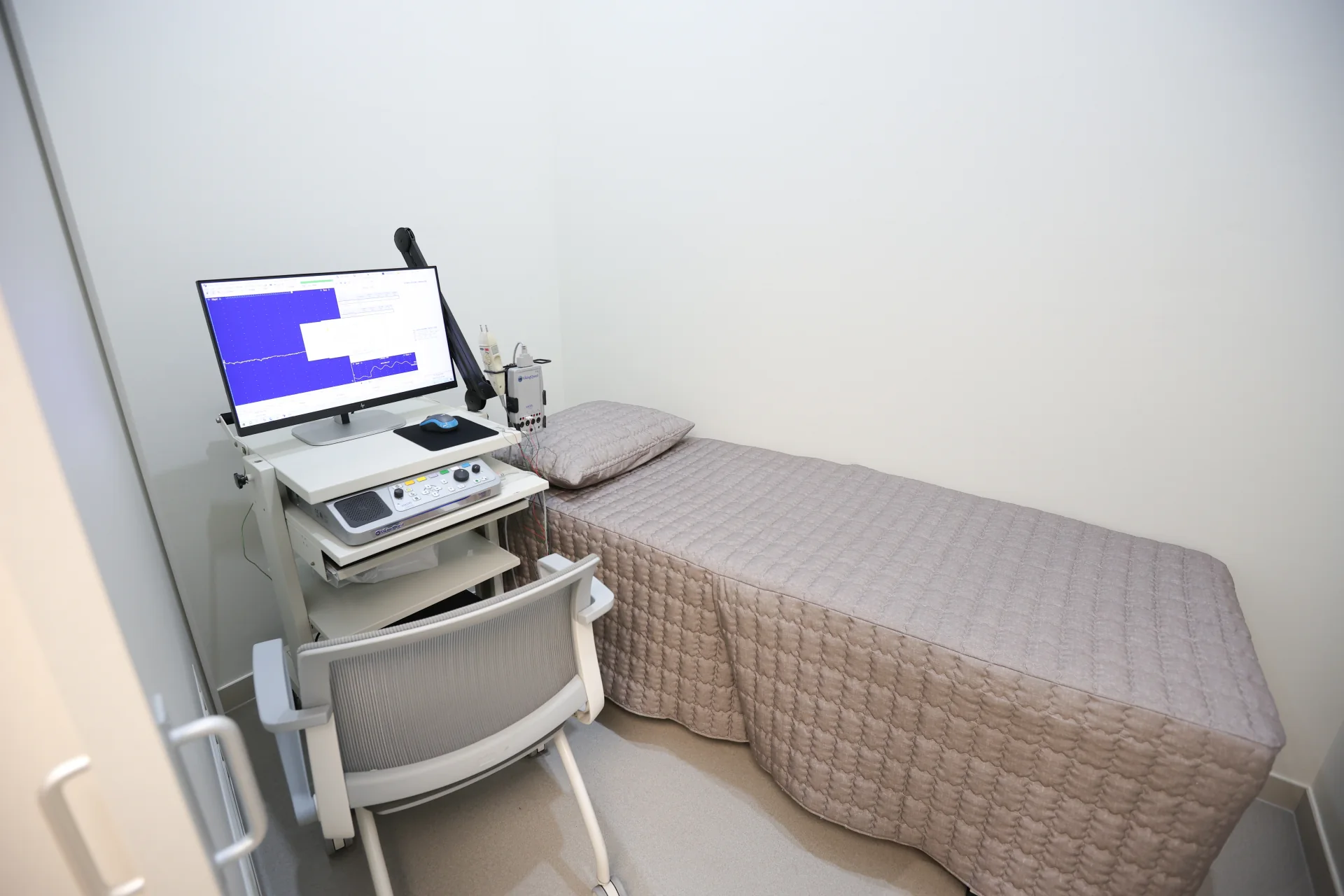 Gordonmadi clinic — tour emg room sj2 0475