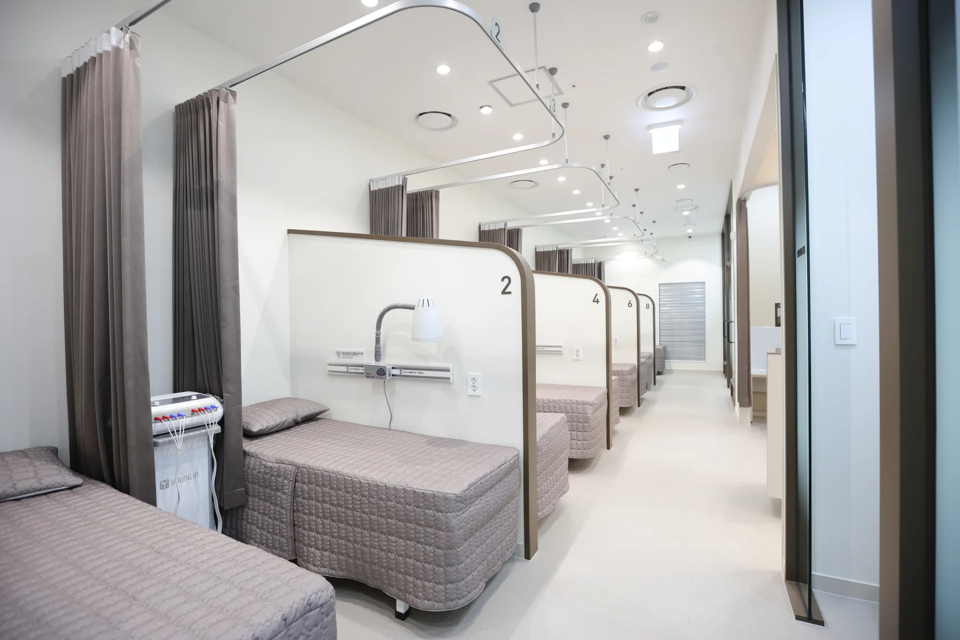 Gordonmadi clinic — tour physical therapy room sj2 0469