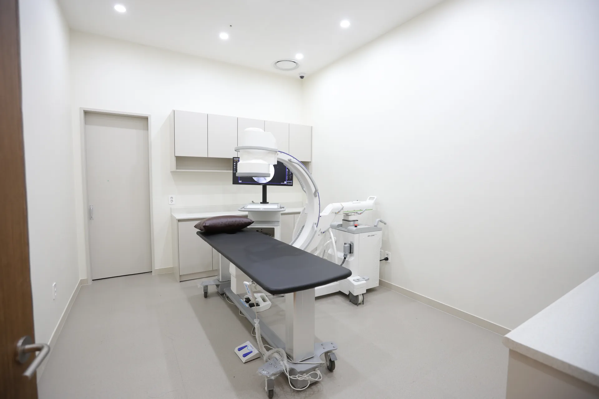 Gordonmadi clinic — tour procedure room sj2 0477